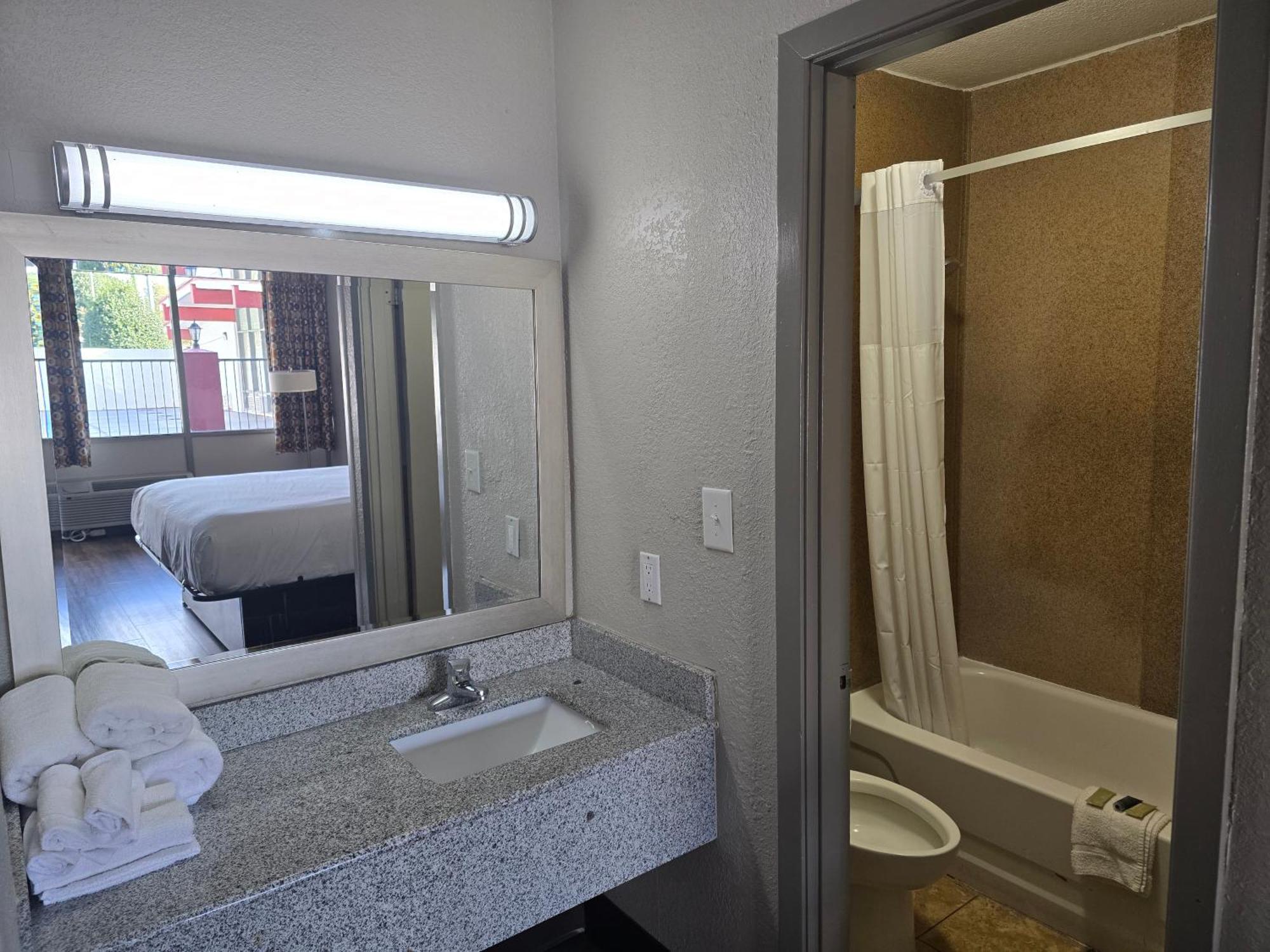 Days Inn By Wyndham Raleigh South Dış mekan fotoğraf