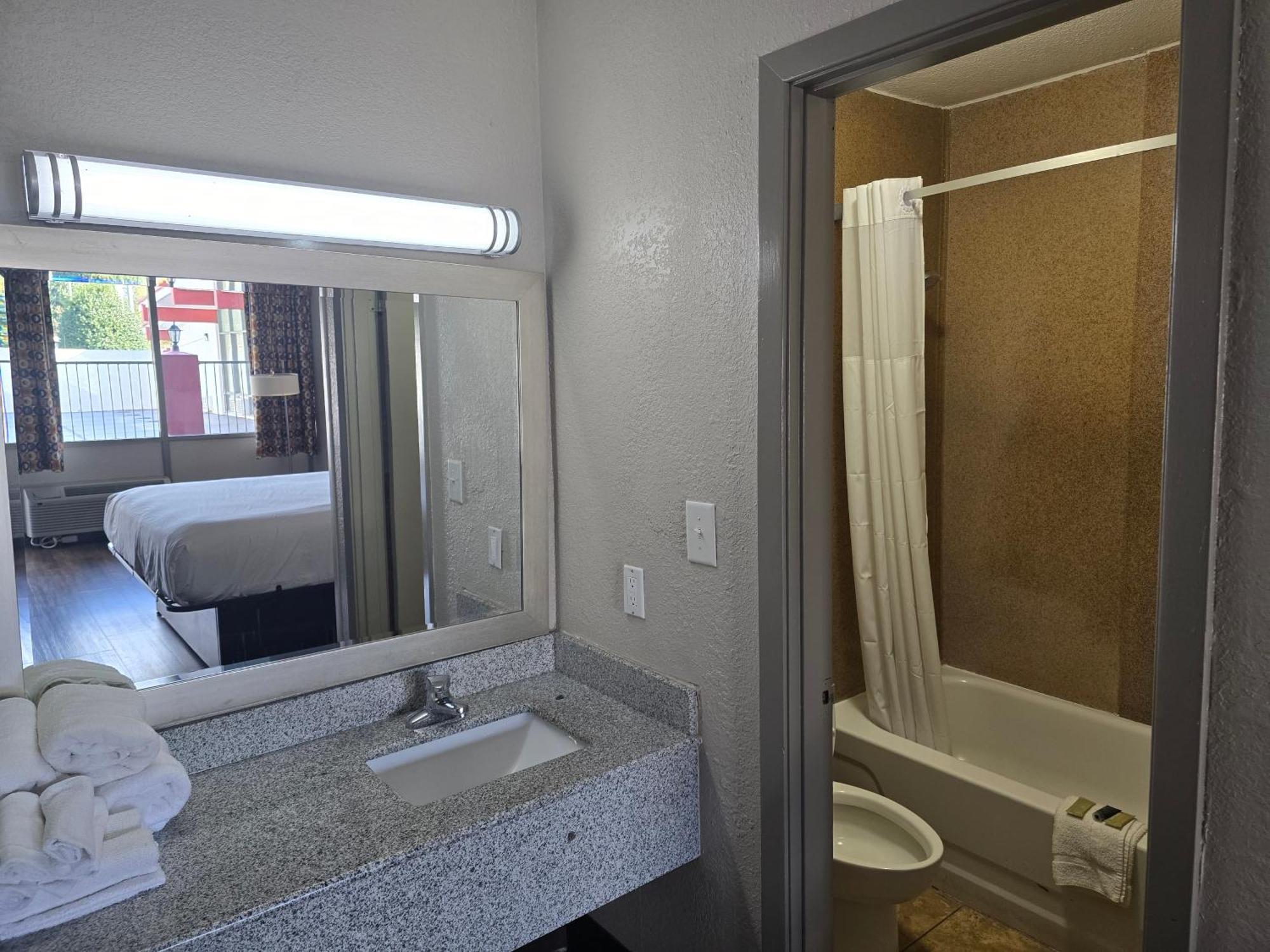 Days Inn By Wyndham Raleigh South Dış mekan fotoğraf